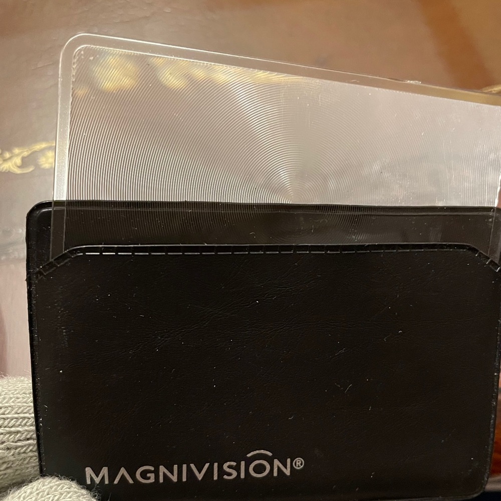 Card magnifying glass